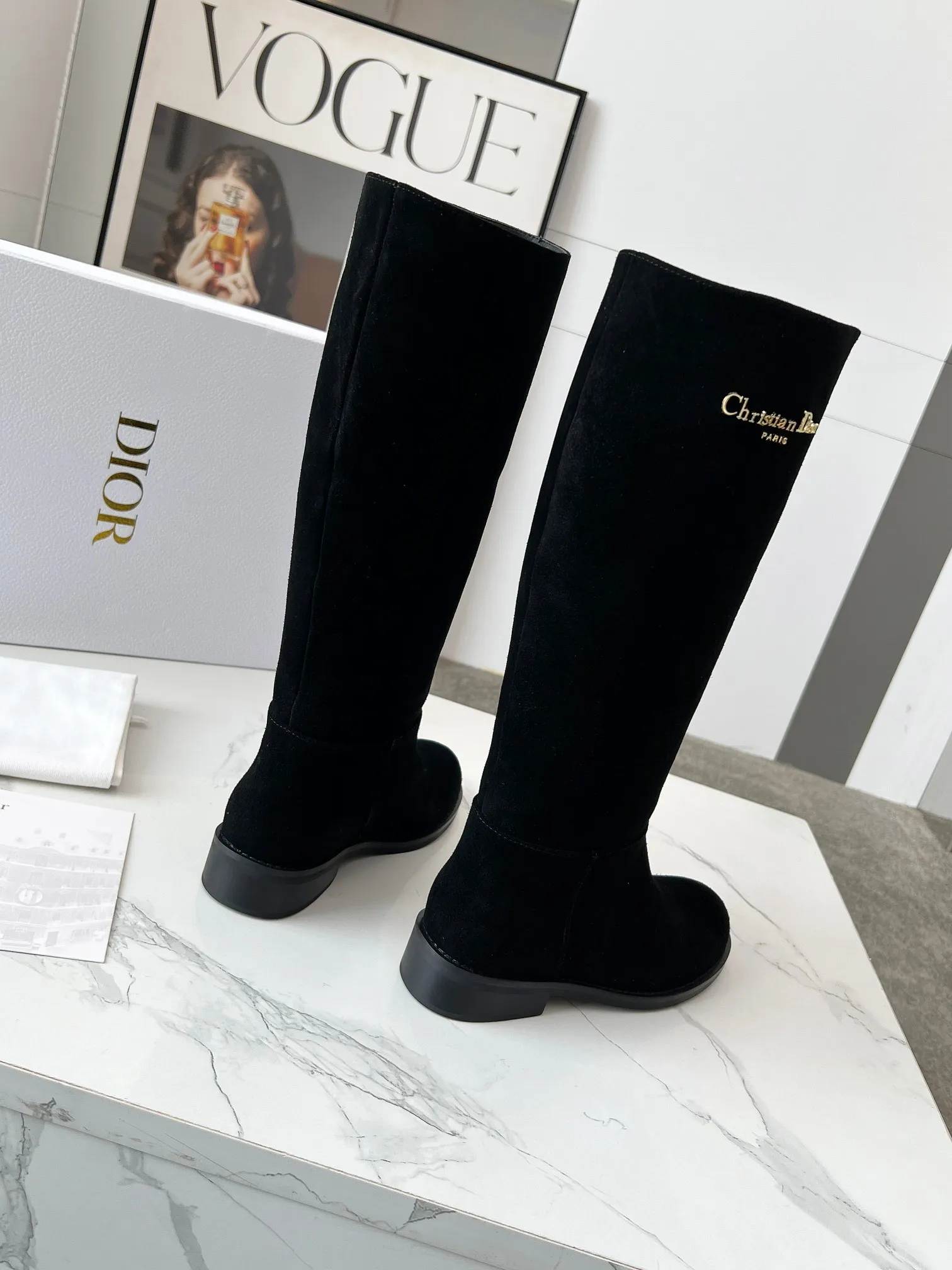 👟👟Ex-factory price 820👟👟 Dior 2025ss retro British style brogue new knight boots 👢👢 萱-shaped versatile thin feet yyds. The shape is three-dimensional and full, handsome and comfortable on the feet. A very retro style, full of aura single product, very novel design style, perfect details, cool and trendy 💯 trendy outsole, Inner lining: beef ribs Size: 35-40 (customized size 40-41)